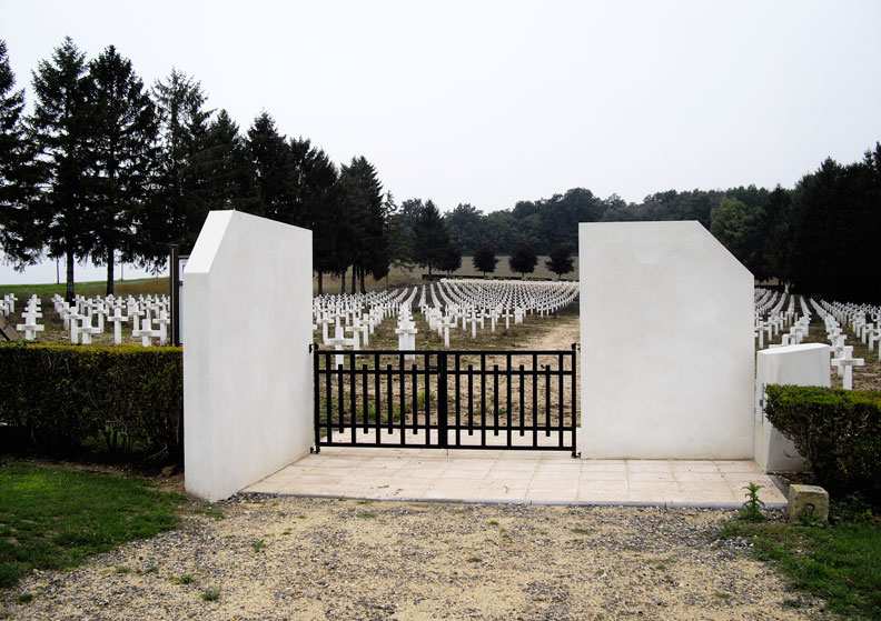 L'entrée de la nécropole nationale de Berry-au-Bac