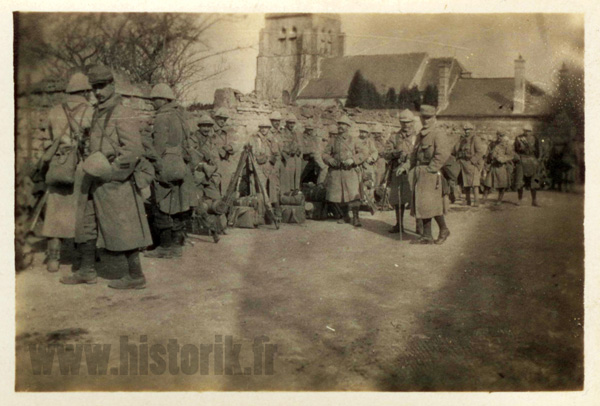 Soldats de la 1re Compagnie au départ pour Verdun à Croutoy, mars 1916. © M. Vieillot